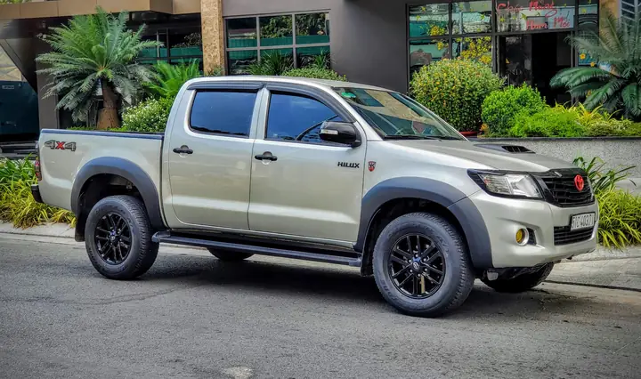 Xe Toyota Hilux 2014