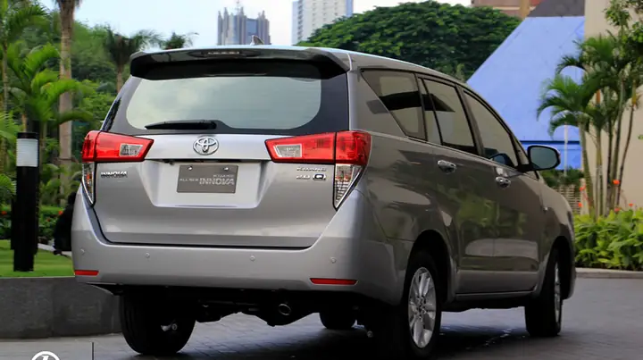Xe Toyota Innova 2016