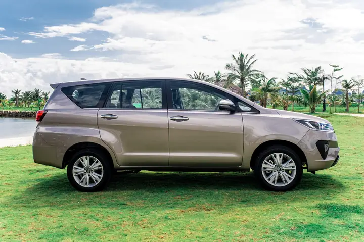 Xe Toyota Innova 2020