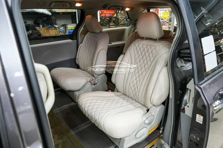 Xe Toyota Sienna 2010