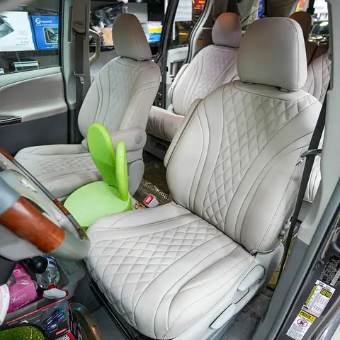 Xe Toyota Sienna 2010