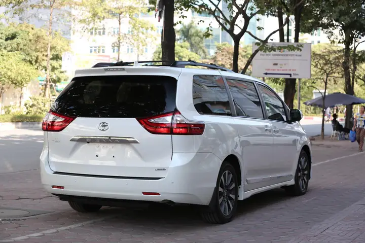 Xe Toyota Sienna 2019