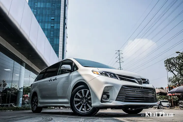 Xe Toyota Sienna 2020