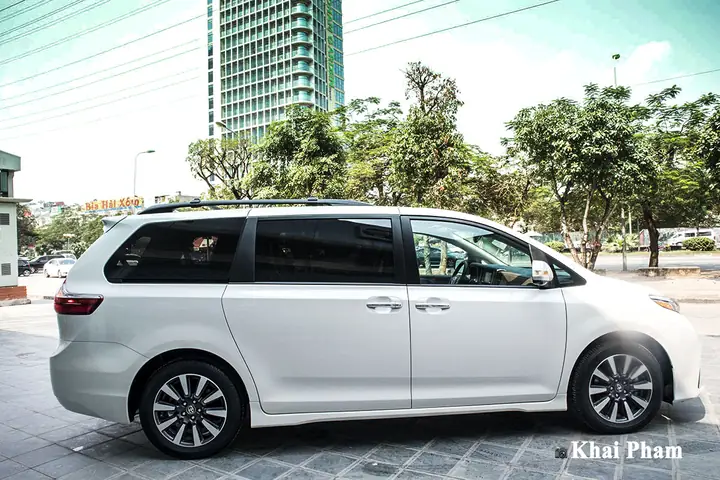Xe Toyota Sienna 2020
