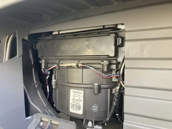 2015 Toyota Sienna Air Filter Change