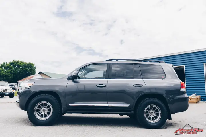 2016 Toyota Land Cruiser Off Road