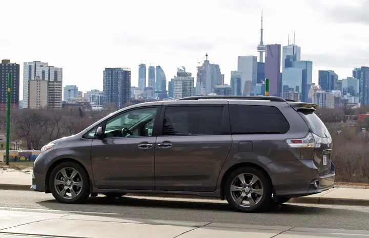 2017 Toyota Sienna Se Tire Size