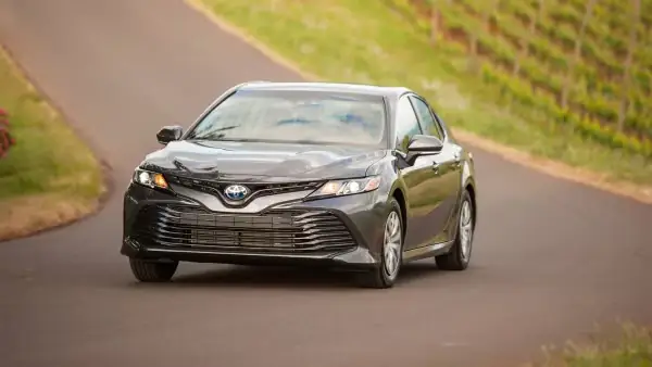 2018 Toyota Camry Hybrid Le Mpg
