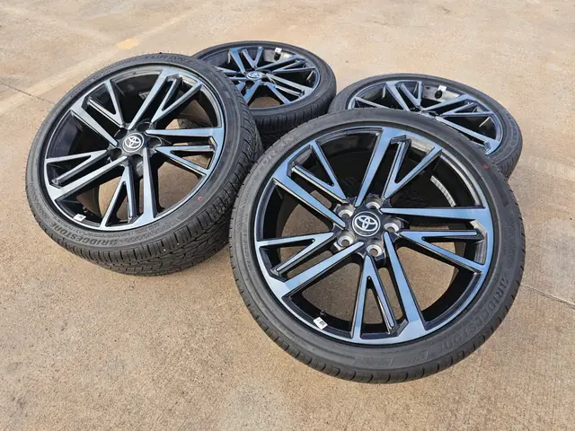 2018 Toyota Camry Xse 19 Inch Wheels
