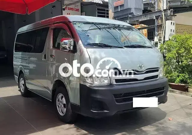 Ban Toyota Hiace Super Wagon Xăng 10 Chỗ Doi 2011