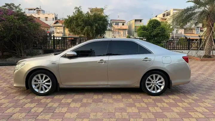 Bán Xe Toyota Camry Màu Trắng Sản Xuất 2014