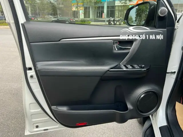 Ban Xe Toyota Fortuner Qua Su Dung Mau Trang
