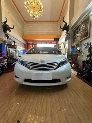 Bán Xe Toyota Sienna 2010 Giá Rẻ