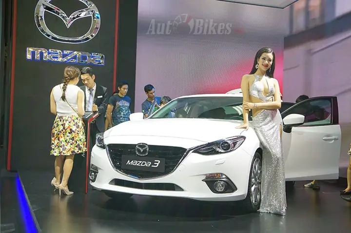 Bảng Giá Toyota Camry 2.0 E Tháng 11 Năm 2016