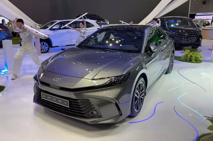 Bảng Giá Xe Ô Tô Toyota Camry Sũ