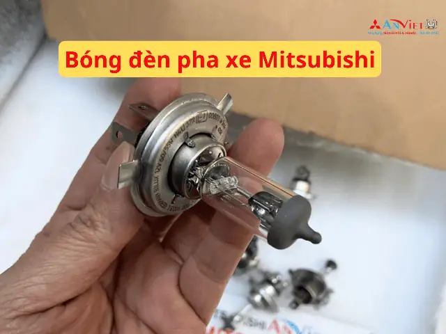 Bóng Đèn Pha Toyota Dùng Chân Nào