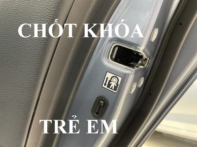 Cách Sử Dụng Chốt Khóa Trẻ Em Trên Xe Toyota