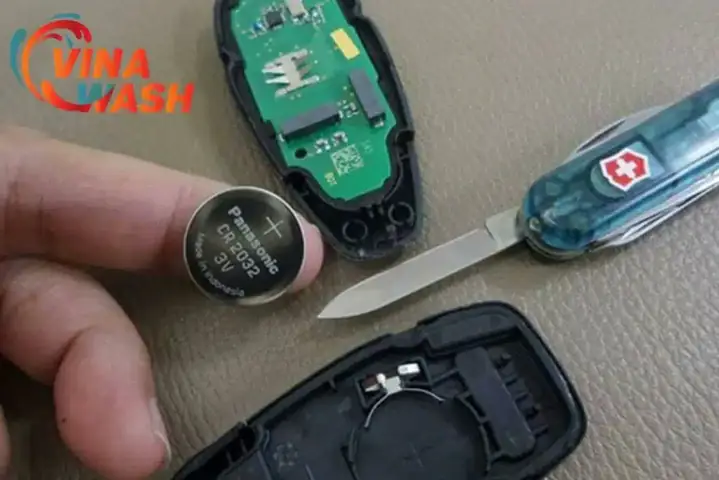 Cách Thay Pin Chìa Khoá Ô Tô Toyota Innova