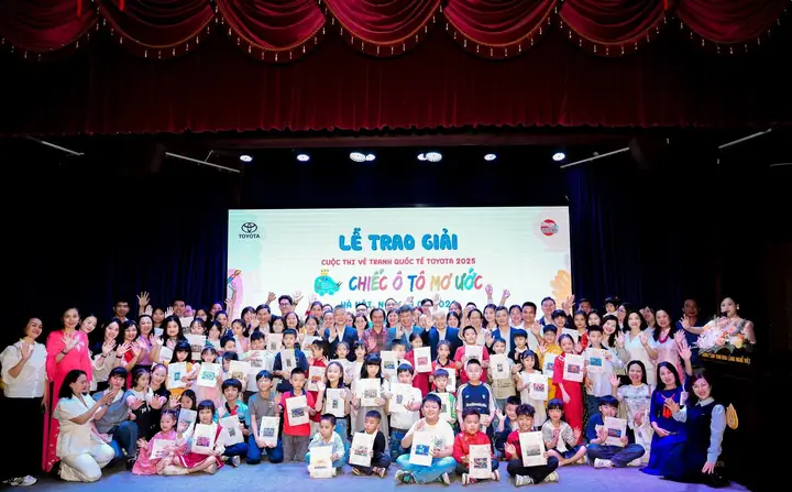 Cách Trao Giải Thi Vẽ Toyota