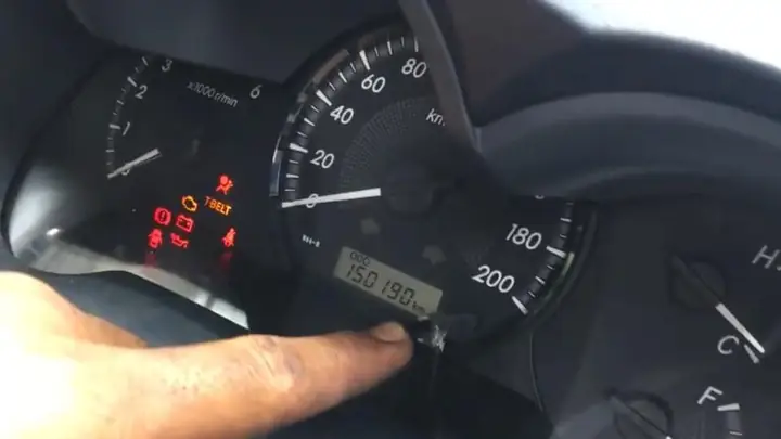 Cách Xoa Đèn T Belt Toyota