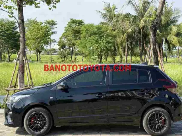 Can Ban Gap Toyota Yaris 2010 Mau Den