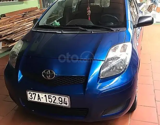 Can Ban Gap Toyota Yaris 2010 Mau Den