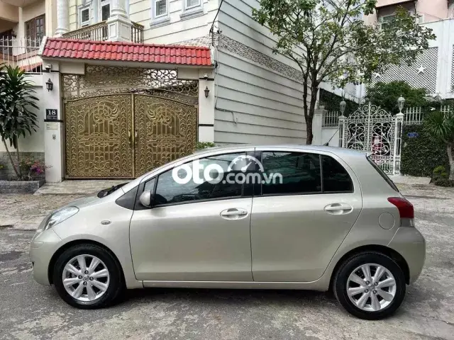 Can Ban Toyota Yaris 2010 Mau Vang Cat