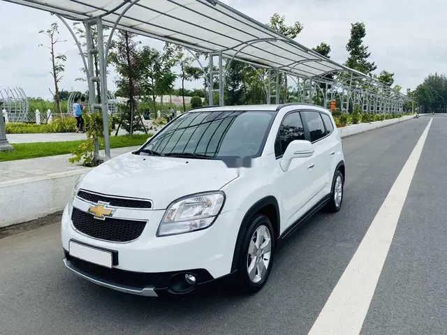 Chevrolet Orlando 2017 X Toyota Innova