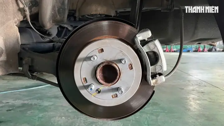 Chi Tiết Trên Xe Oto Toyota Dễ Bị Gỉ Sét