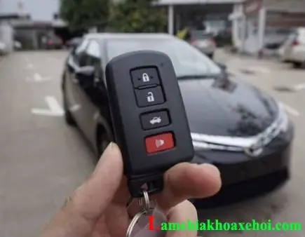 Chia Khoa Xe Toyota Het Pin