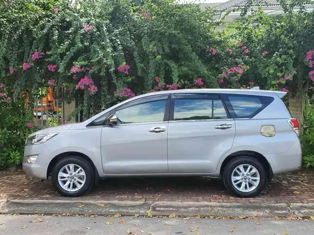 Cho Thuê Xe Tự Lái Toyota Innova