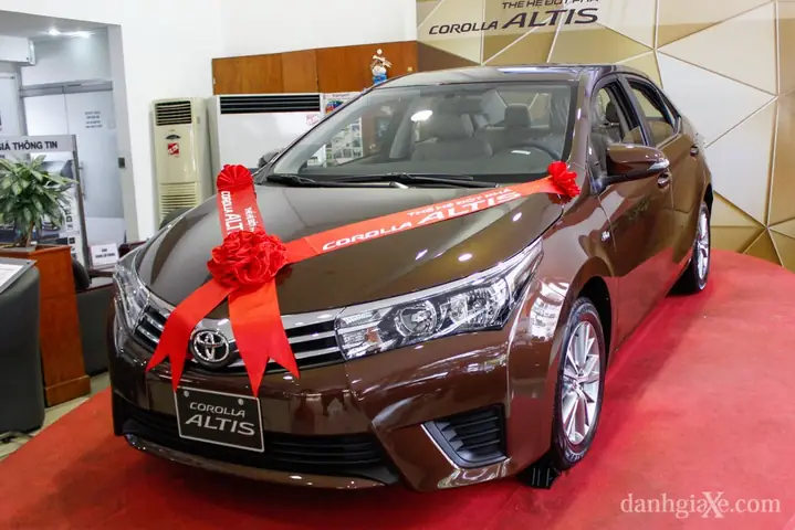Chon Ford Focus Hay Toyota Altis Chon Ford Focus Hay Toyota Altis