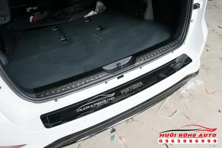 Chống Trày Cốp Trong Toyota Fortuner 17