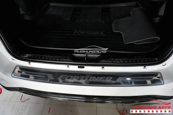 Chống Trày Cốp Trong Toyota Fortuner 17
