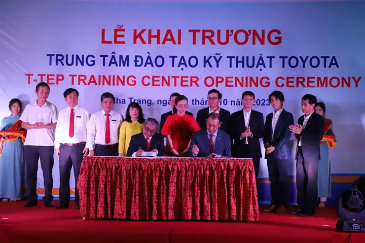 Chương Trình Đào Tạo Kỹ Thuật Viên Toyota Chương Trình Đào Tạo Kỹ Thuật Viên Toyota