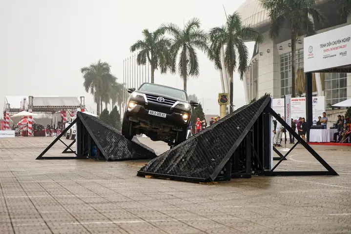 Chương Trình Toyota Fortuner 2017 Thử Xe 05 03 2017