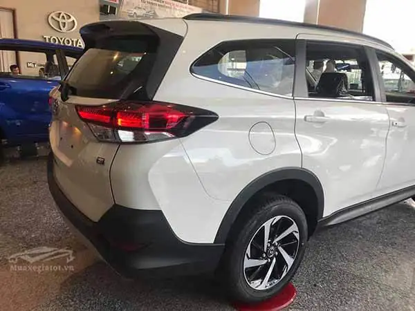 Co Nen Mua Toyota Rush 2018-2019