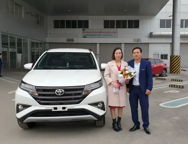Có Nen Mua Xe O To Toyota Rush