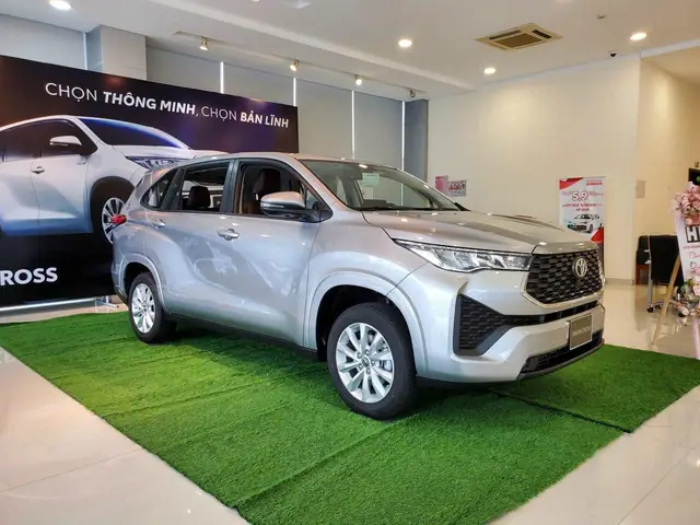 Có Nên Mua Xe Toyota Innova Màu Trắng