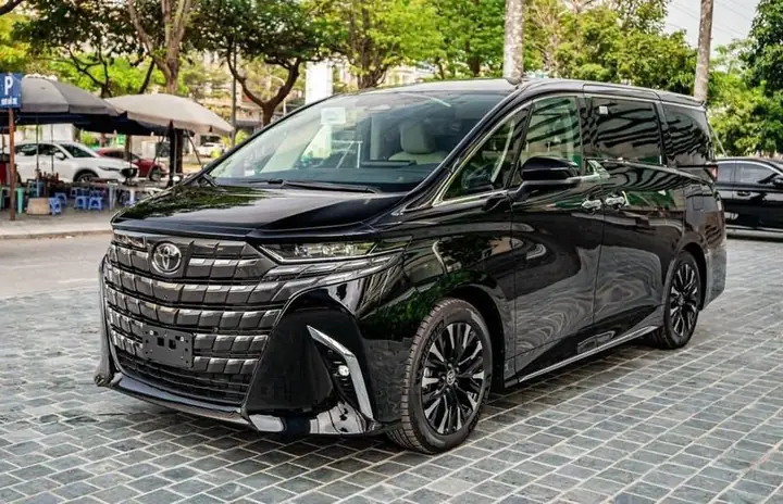 Cua Chen Banh Xe Cua Hang Toyota