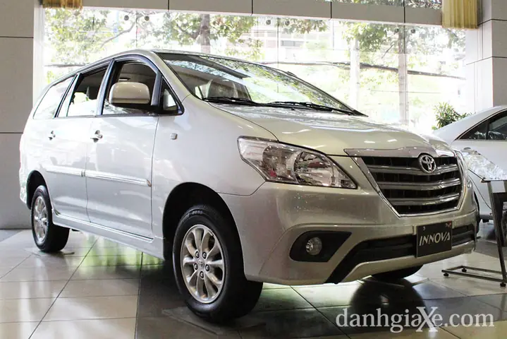 Danh Gia Toyota Innova Dong J