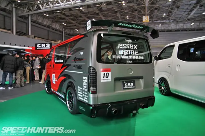 Do Choi Xe Toyota Hiace 16 Cho