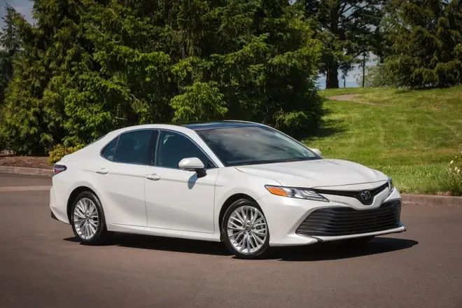 Does The 2019 Toyota Camry Come With Apple Carplay