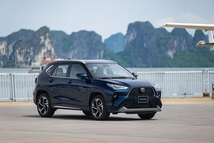 Dung Tích Bình Xăng Xe Ô Tô Toyota 12 Chỗ