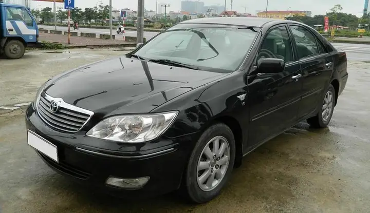 Ford Mondeo Và Toyota Camry Cũ Ford Mondeo Và Toyota Camry Cũ