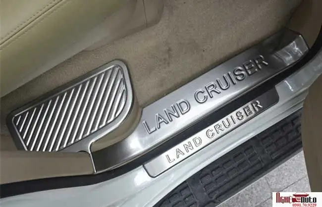 Gắn Đèn Cửa Xe Toyota Land Cruiser