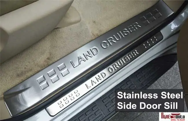 Gắn Đèn Cửa Xe Toyota Land Cruiser