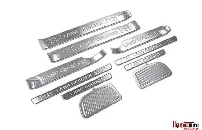 Gắn Đèn Cửa Xe Toyota Land Cruiser