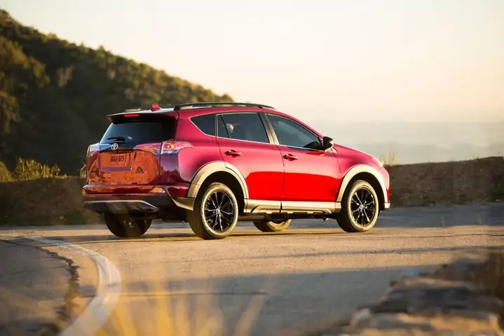 Giá Ban Xe Toyota Rav4 2018