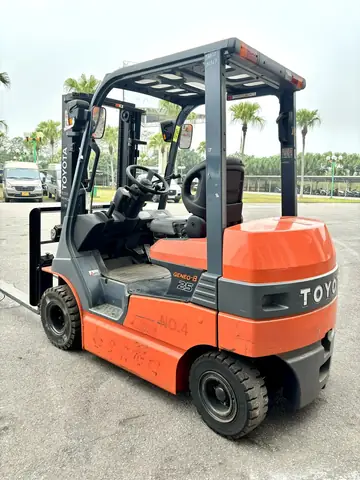 Giá Bình Điện Xe Nâng Toyota
